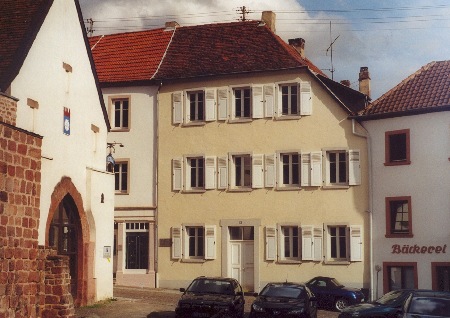 Goethestraße Nr. 8: das sog. Nonnenhaus